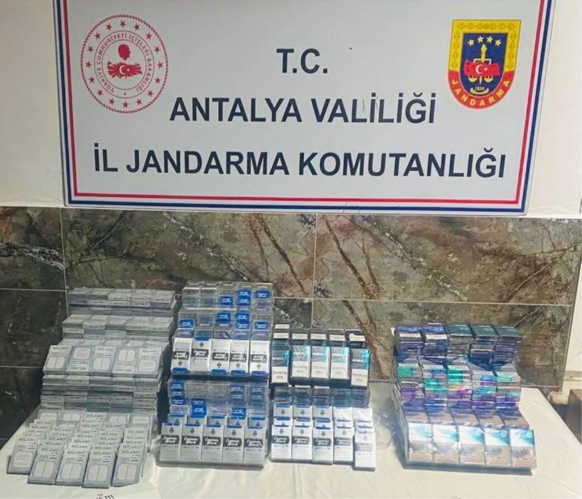 Antalya\'da internet üzerinden kaçak sigara ve içki satan kişi yakalandı