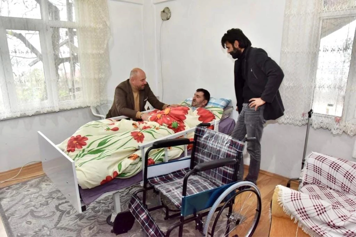 Başkan Togar\'dan engellilere tekerlekli sandalye teslimi