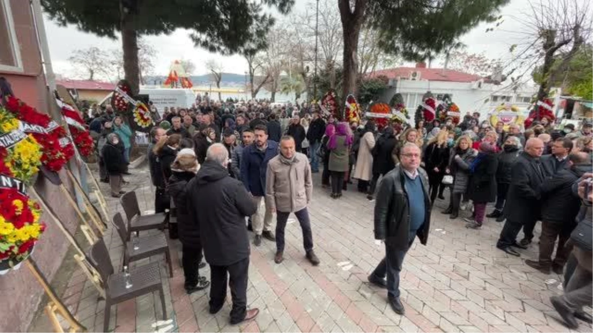 Çanakkale Belediye Başkanı Ülgür Gökhan\'ın annesinin cenazesi defnedildi