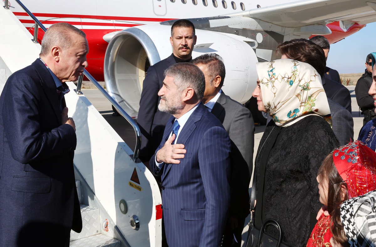 Cumhurbaşkanı Erdoğan: "Şanlıurfa\'nın verimine verim katmak için şehrimizde bir yenilenebilir enerji endüstri bölgesi kuruyoruz."