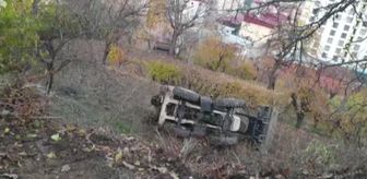 Siirt'te devrilen iş makinesinin operatörü yaralandı