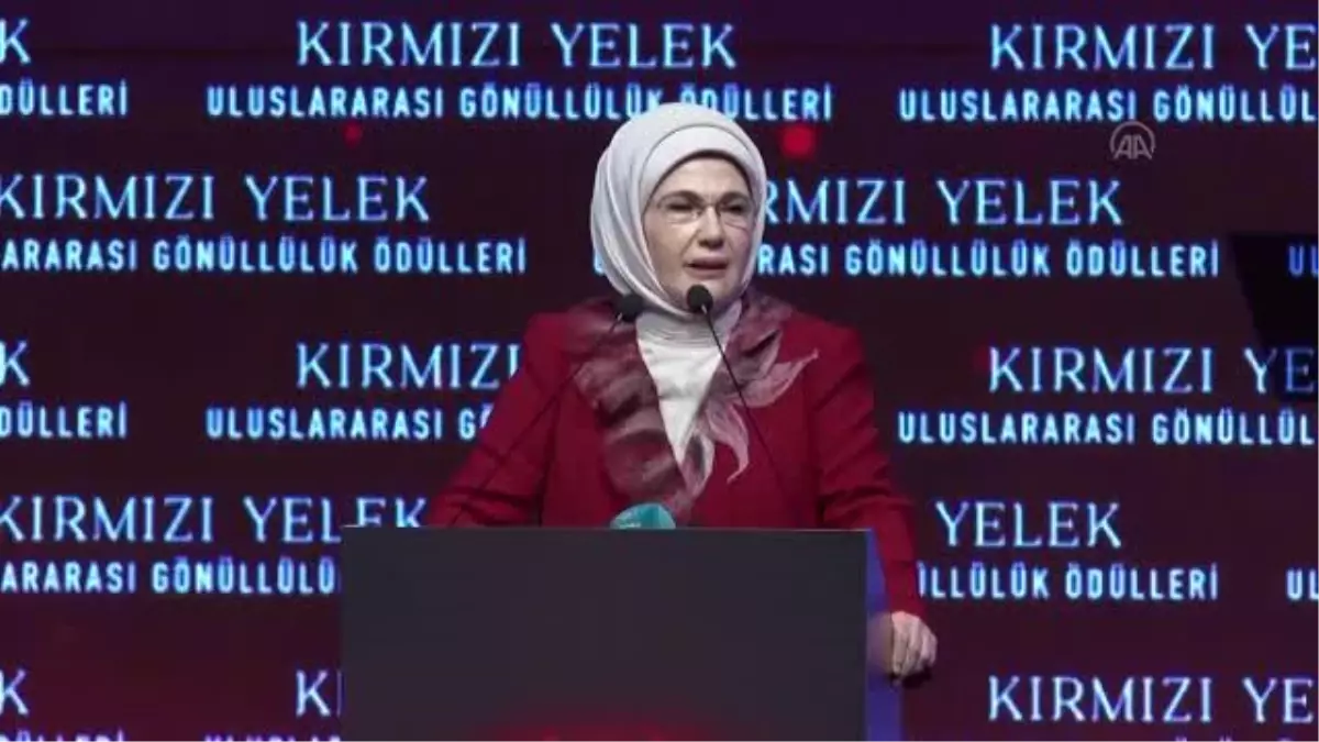 Emine Erdoğan: "Modern insan, hızla birlik ve beraberlik duygusundan uzaklaşıyor"