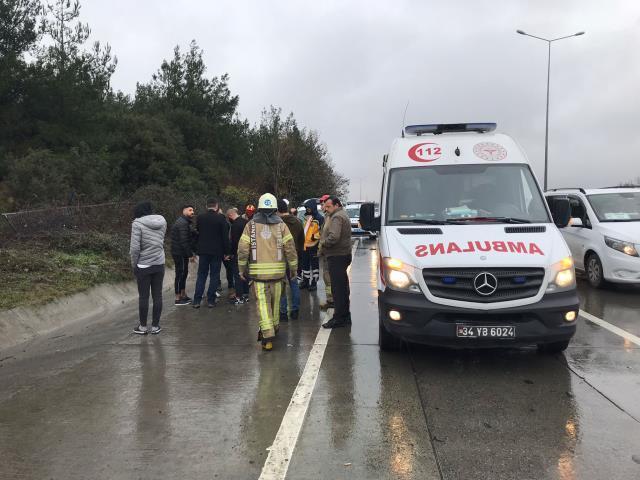 Eyüpsultan'da turistleri taşıyan minibüs devrildi: 2'si ağır, 10 yaralı