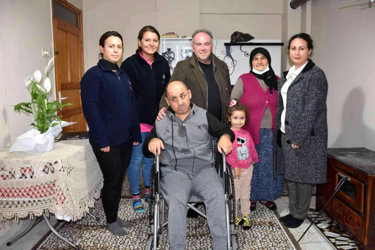 Germencik Belediyesi\'nden engelli vatandaşa tekerlekli sandalye hediyesi
