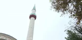 İmam hutbesini müezzin işaret diliyle anlatıyor