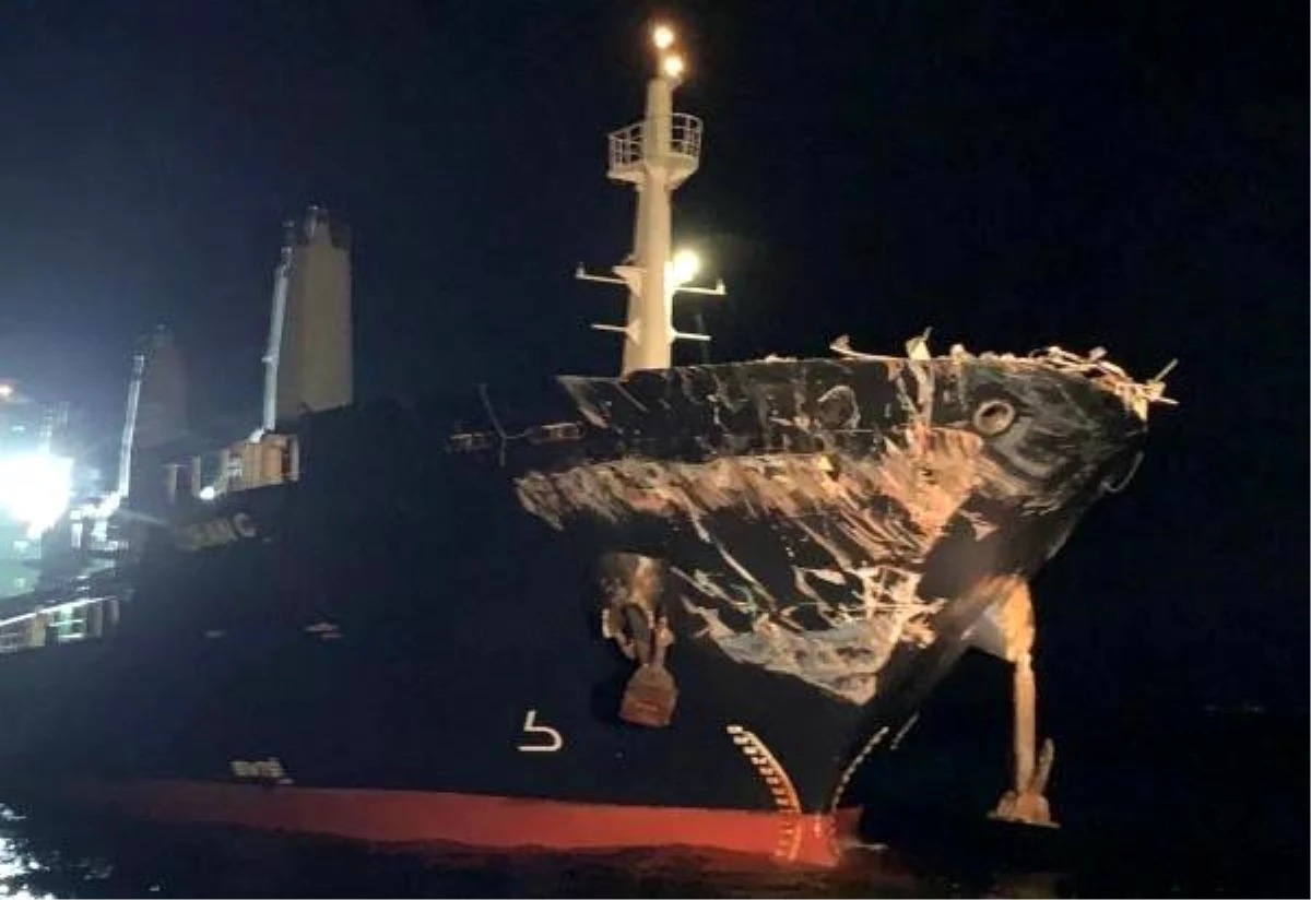 İstanbul Boğazı\'nda iki geminin çarpıştığı anlar anbean cep telefonu kamerasında