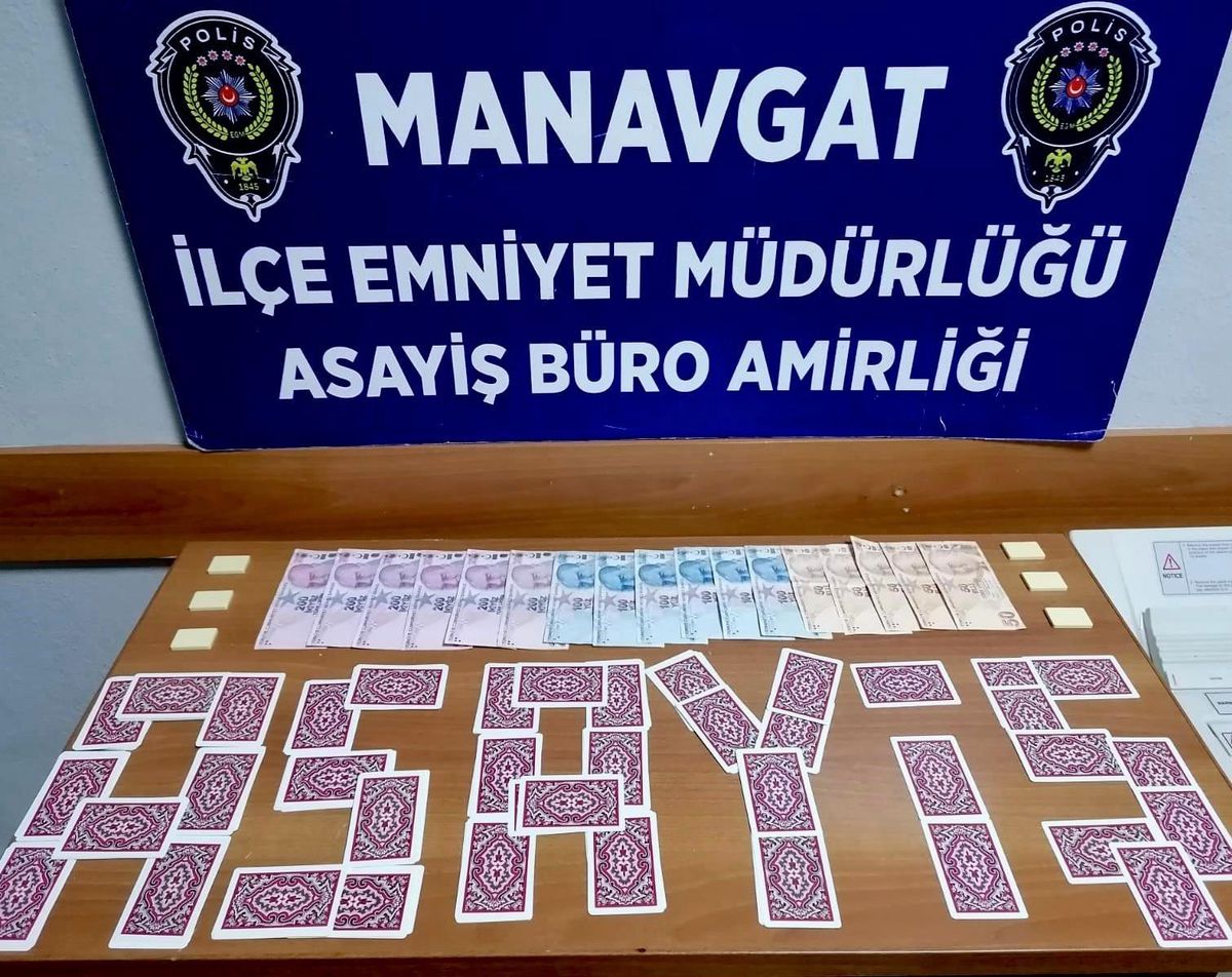 İşyerinde kumar oynayan 8 kişiye 14 bin 552 lira cezası kesildi