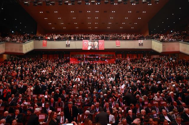 Kılıçdaroğlu, CHP'nin vizyon toplantısında partisinin istikrarlı büyüme modeli ve para politikaları konusundaki yol haritasını açıkladı