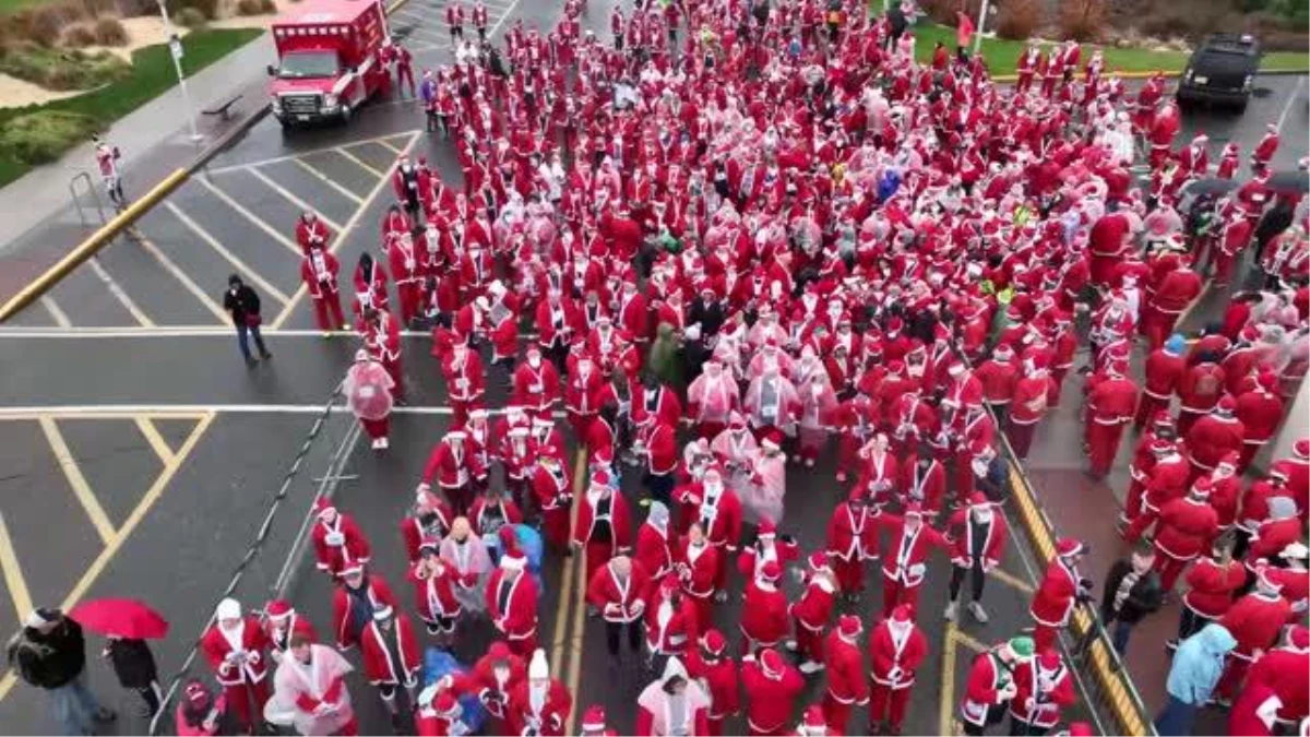 NEW JERSEY - Noel Baba kıyafetli yüzlerce kişi, "Santa Fun Run" etkinliği kapsamında koştu