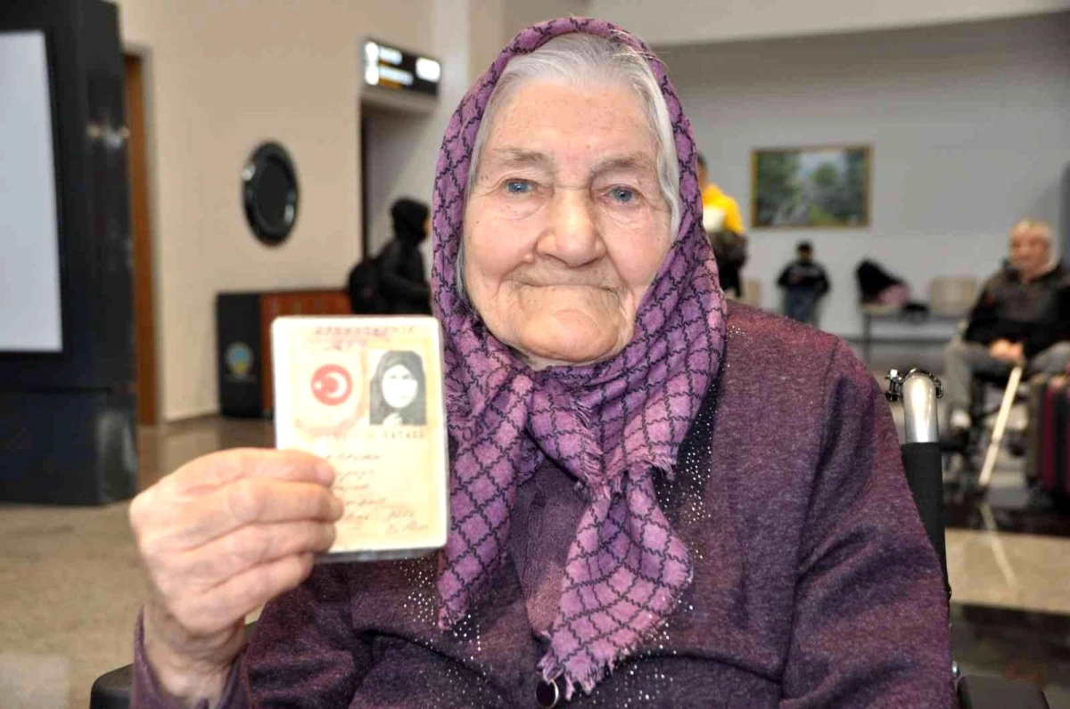 Oğlu sürpriz yaptı, 105 yaşında uçağa bindi