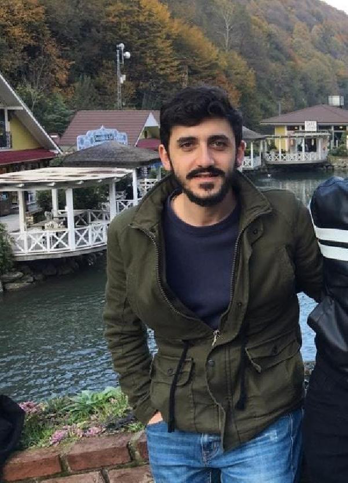 Otomobil, TIR\'a çarptı: 1 ölü, 3 yaralı