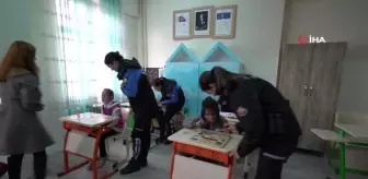 Polisler, özel çocukların gönlüne dokundu