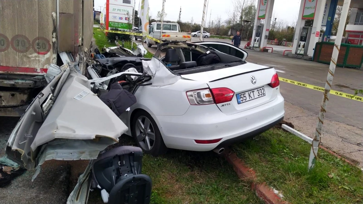 Samsun\'da otomobil tır ile çarpıştı: 1 ölü, 2 yaralı
