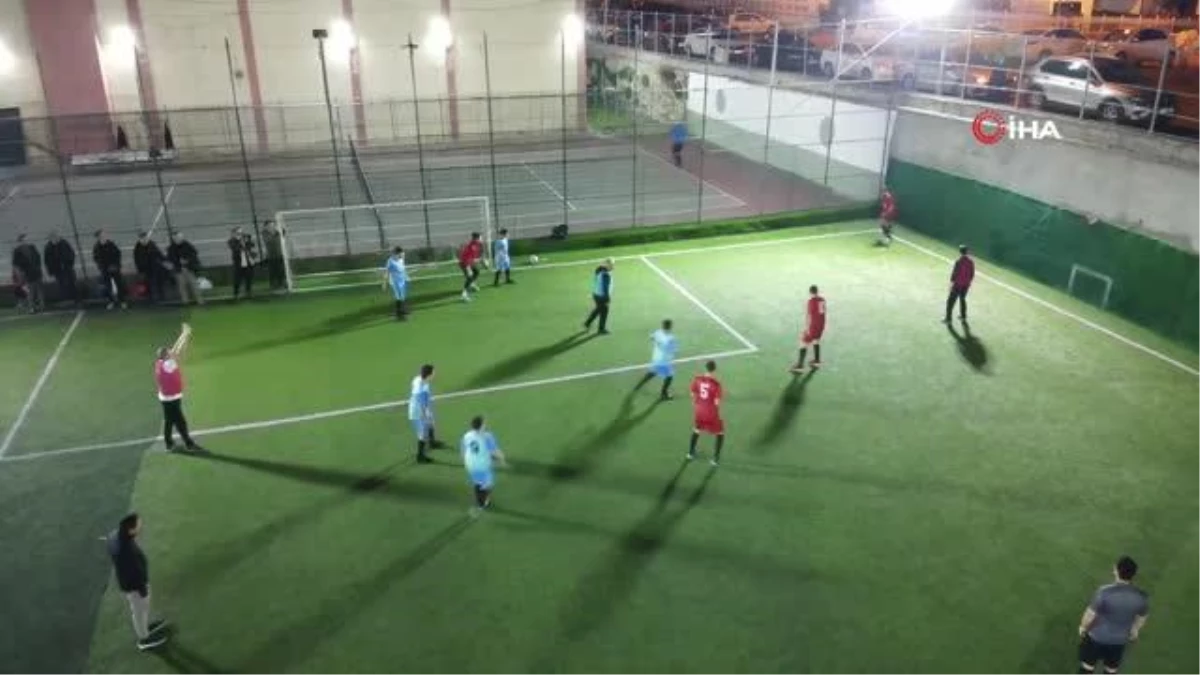Sinop\'ta protokol ile engelli çocuklar futbol oynadı