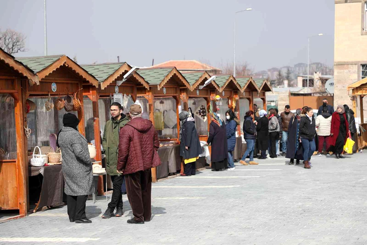 Talas, \'maharetli ellerle\' kışa merhaba diyor