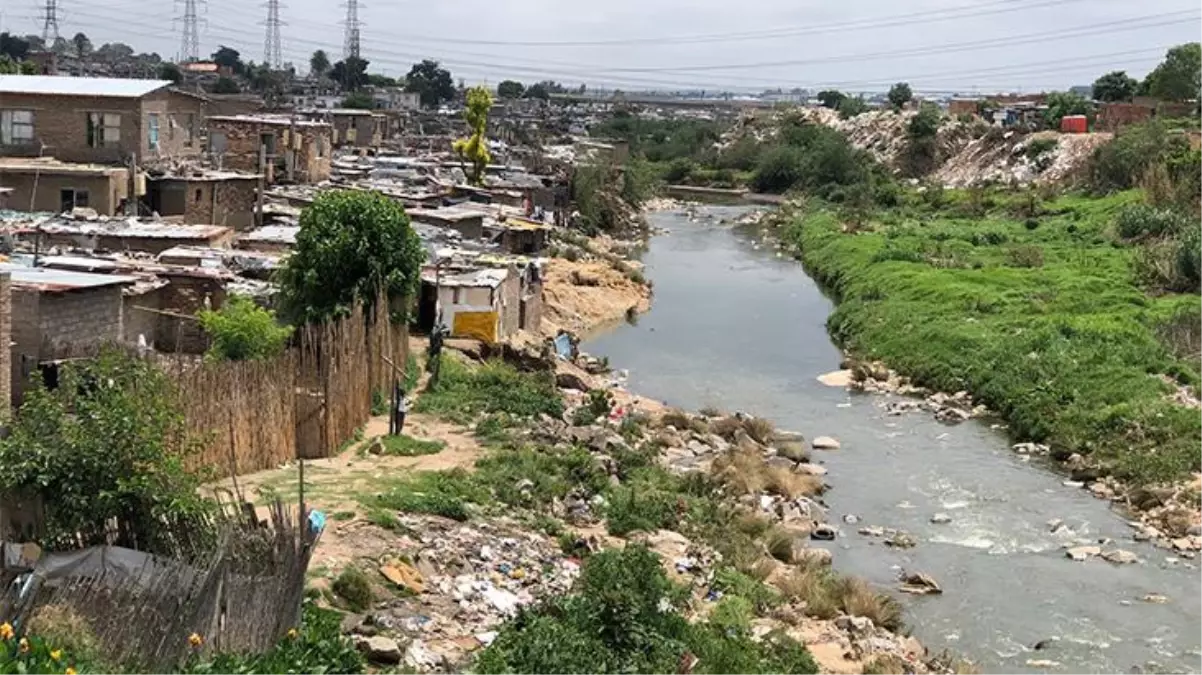 Güney Afrika\'da ayin yapan grup sele kapıldı! 9 kişi ölürken ölürken 15 kişi de kayboldu