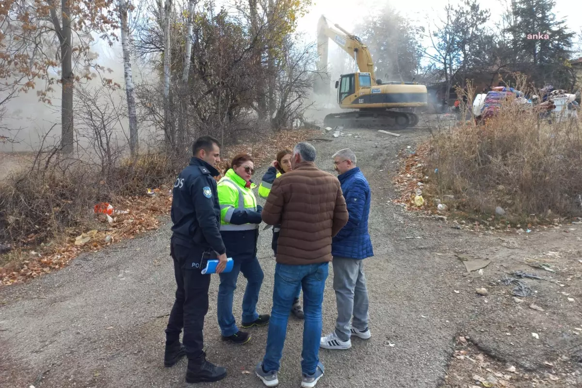 Çankaya Belediyesi, Tehlike Arz Eden Yapıları Yıkmaya Devam Ediyor