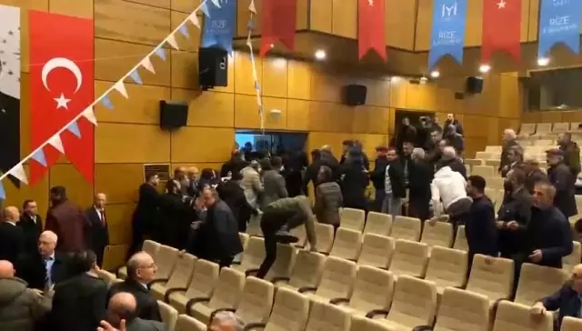 İYİ Parti'nin Rize Kongresinde kavga! Araya polis girene kadar yumruklar havada uçuştu