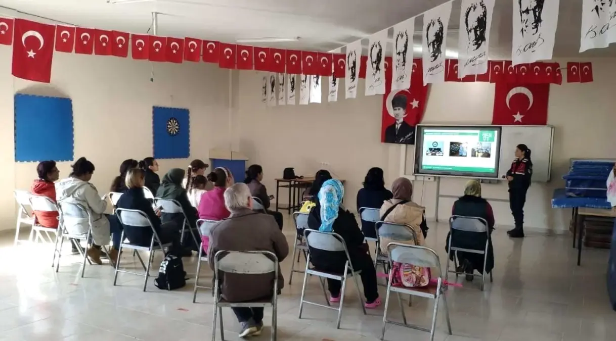 Jandarma ekipleri öğrenci velilerini bilgilendi