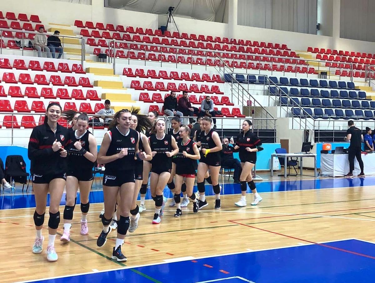 Karşıyaka Voleybol\'da düşüş devam ediyor