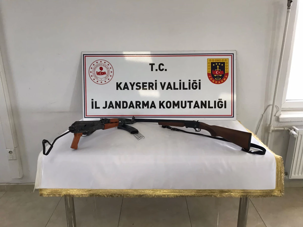 Kayseri\'de bir evde uzun namlulu silah ve av tüfeği bulundu