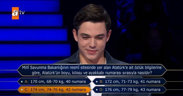 Kim Milyoner İster'de ender görülen anlar! 1 milyon TL'lik soruyu açtıran gencin yüz ifadesi görülmeye değer