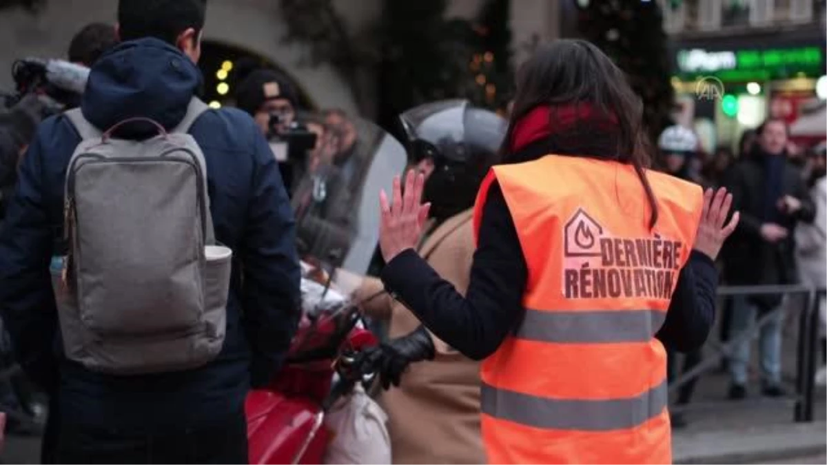 "Last Renovation Collective" adlı çevre grubu Paris sokaklarında