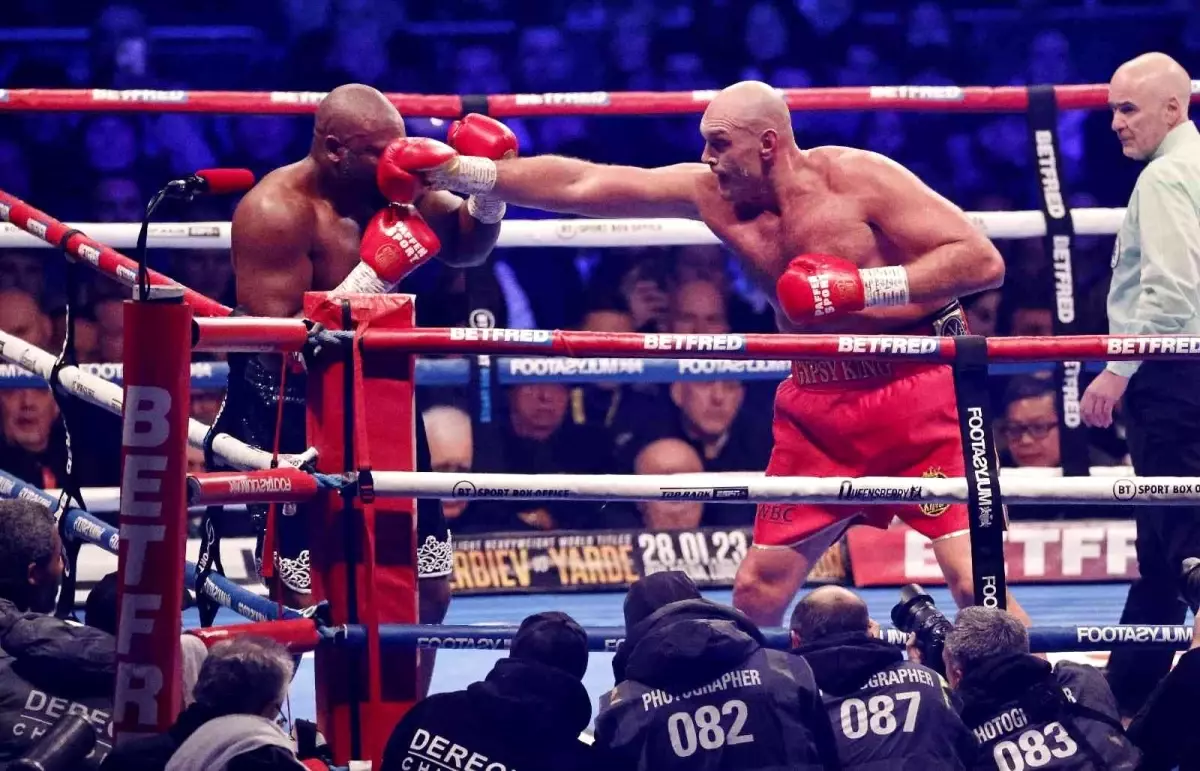 Tyson Fury, Derek Chisora\'yı devirdi ve WBC ağır sıklet kemerini korudu