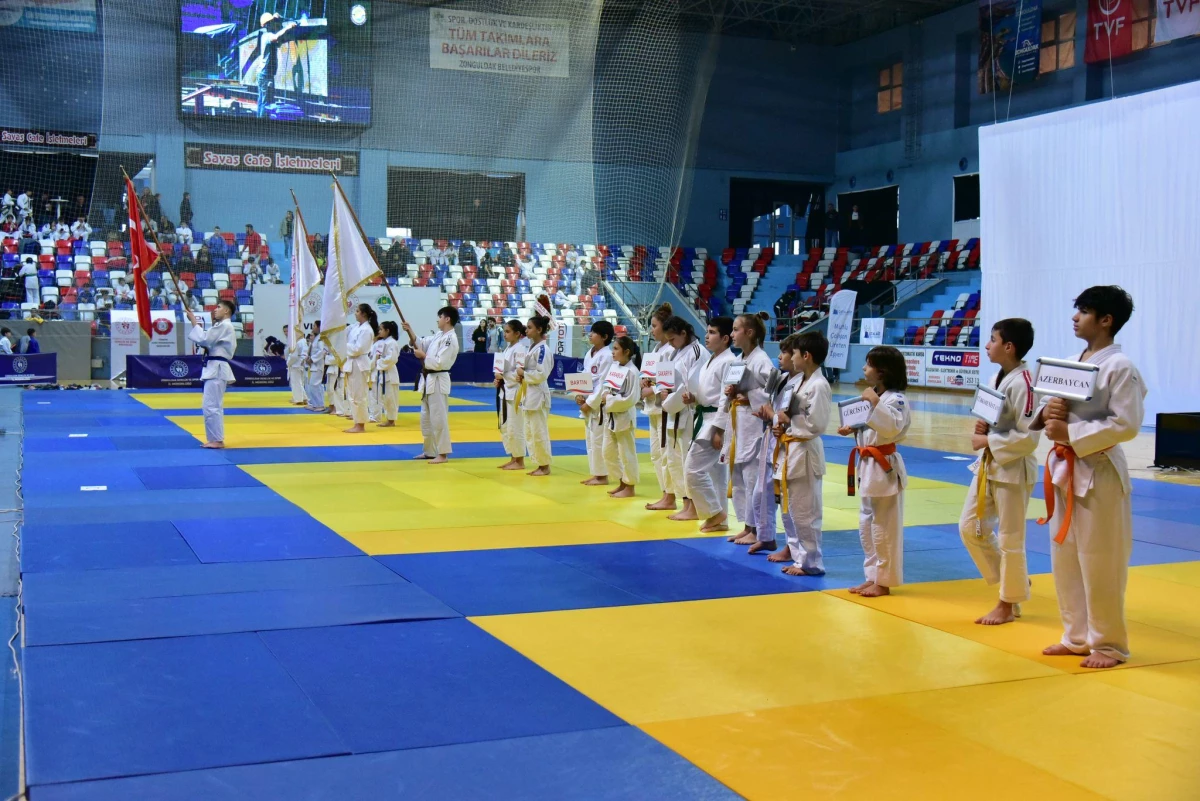 Zonguldak\'ta düzenlenen 6. Uluslararası Madenci Kupası Judo Turnuvası sona erdi