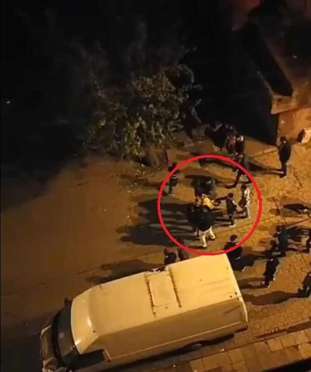 Suriyeli kızı kandırıp metruk binaya götürdü! İstismar ederken yakalanınca böyle linç edildi Suriyeli kızı kandırıp metruk binaya götürdü! İstismar ederken yakalanınca böyle linç edildi