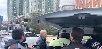 Ataşehir'de ceza yiyen servis şoföründen gazetecilere hakaret: 'Soytarı gibi almışlar ellerine kamerayı'