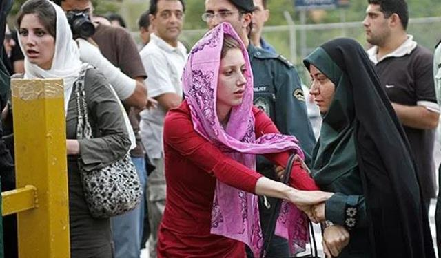 Aylardır suların durulmadığı İran'ı karıştıran ahlak polisleri kimdir? Aylardır suların durulmadığı İran'ı karıştıran ahlak polisleri kimdir?