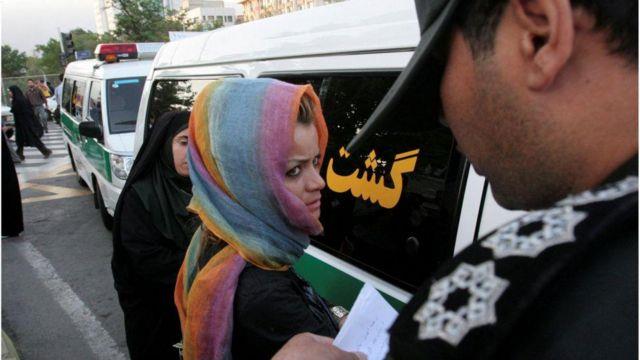 Aylardır suların durulmadığı İran'ı karıştıran ahlak polisleri kimdir? Aylardır suların durulmadığı İran'ı karıştıran ahlak polisleri kimdir?