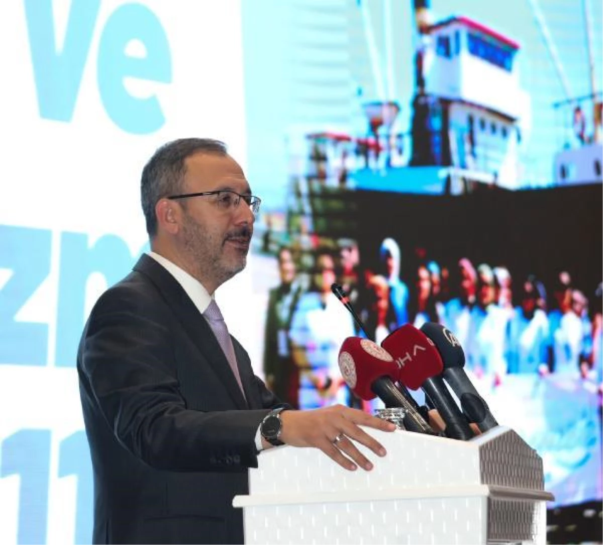 Bakan Kasapoğlu, Ankara\'da gençlerle buluştu