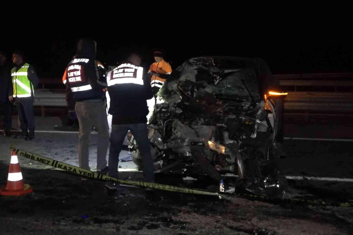 KIRIKKALE - Üç aracın karıştığı trafik kazasında 1 kişi öldü, 4 kişi yaralandı