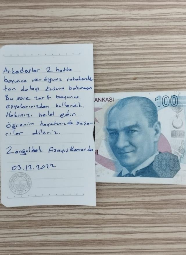 Depremde Düzce'ye gelen destek ekipleri konakladıkları yurtlarda öğrencilere not ve para bıraktı Depremde Düzce'ye gelen destek ekipleri konakladıkları yurtlarda öğrencilere not ve para bıraktı
