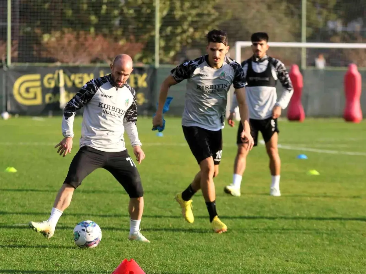 Efecan Karaca: "İkinci yarı istediğimiz puanları toplayıp ligi en iyi yerde bitirmek istiyoruz"