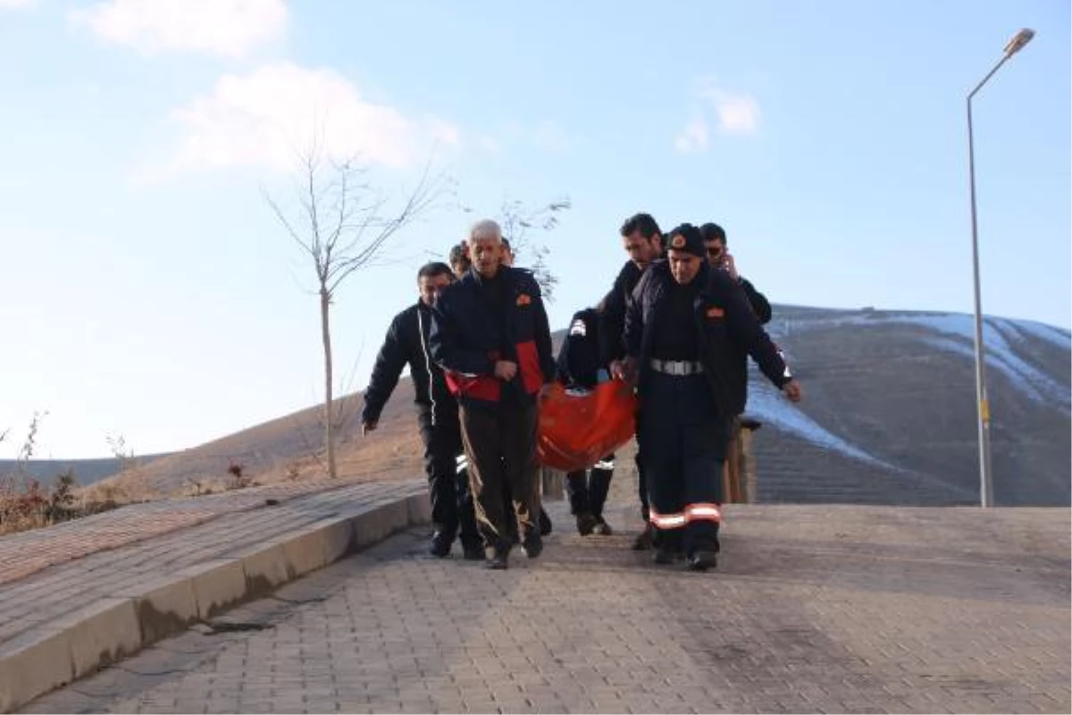 Hakkari\'de eşini ve doktor yeğenini öldüren şahıs intihar etti