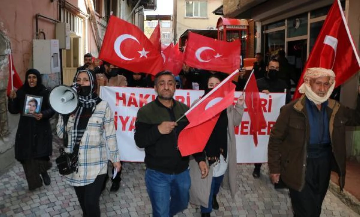 Çocukları dağa kaçırılan aileler HDP İl Başkanlığı önünde eylem yaptı