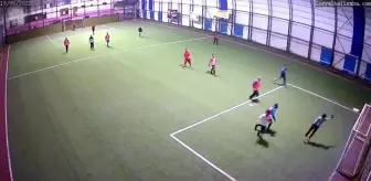 Halı saha maçındaki estetik gol, binlerce beğeni aldı