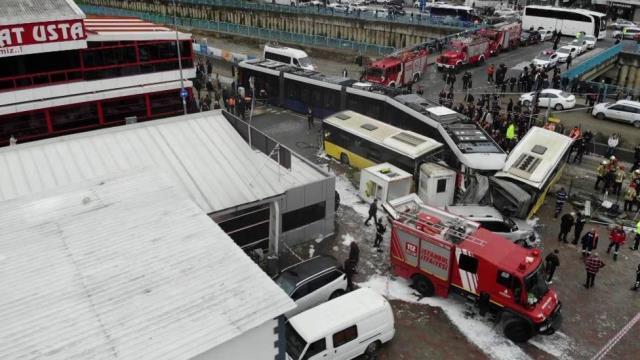 Hangi taraf hatalı? İstanbul'da otobüs ve tramvayın çarpıştığı kazayı aydınlatacak görüntü