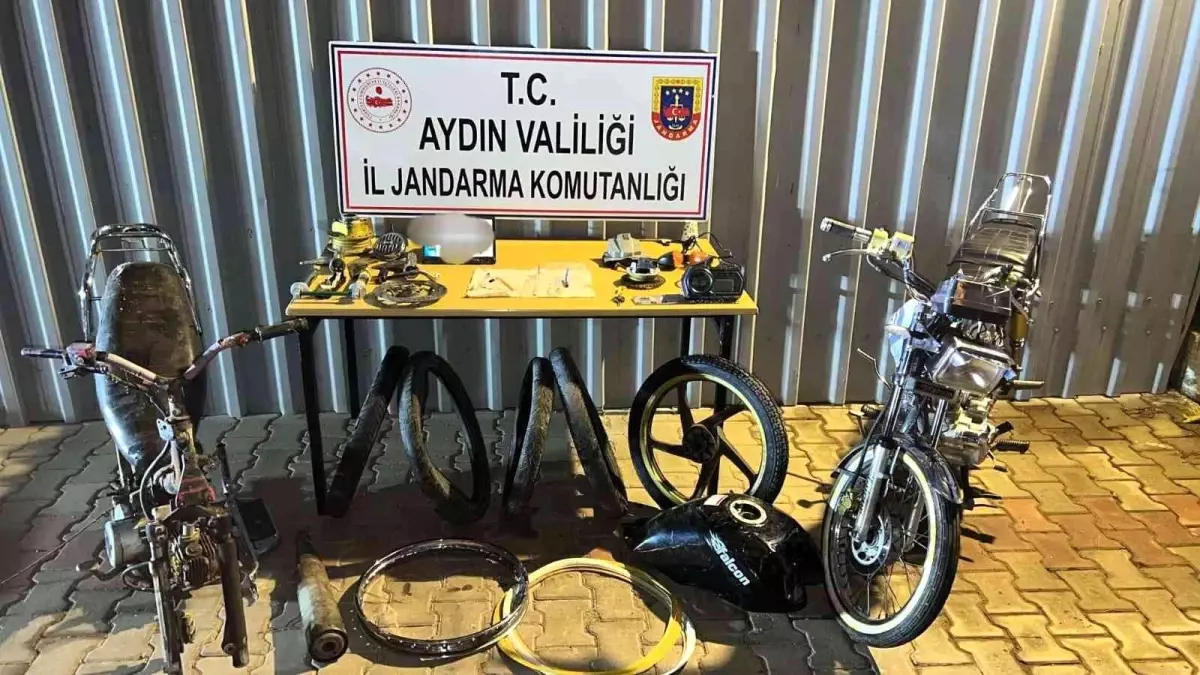 Hırsızlık suçundan yakalandı, evinde çok sayıda motosiklet parçası ele geçirildi