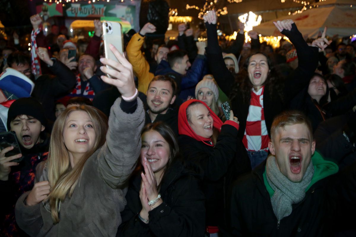 Hırvat taraftarlar, Dünya Kupası'nda çeyrek finale yükselmelerini coşkuyla kutladı