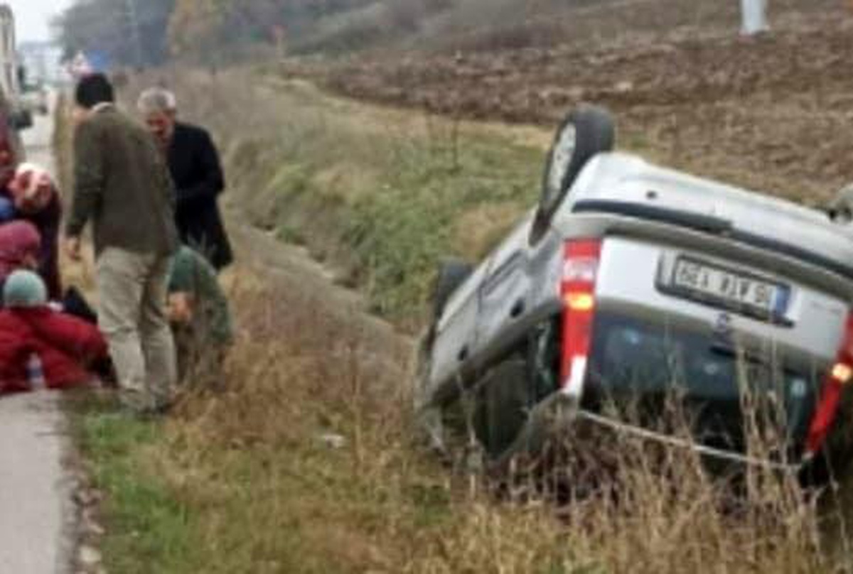 Kanala düşen otomobilden sağ çıktılar