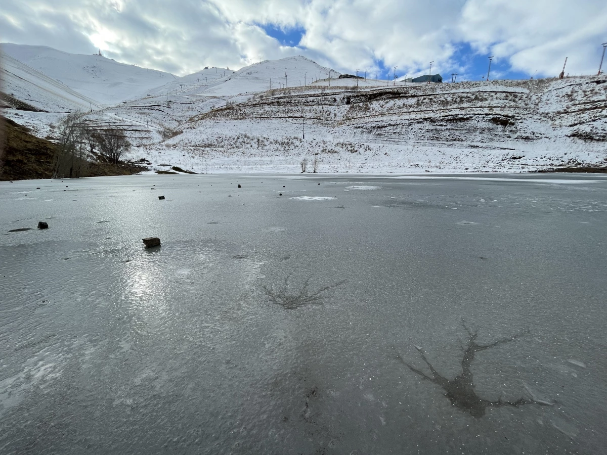 Kars\'ta kar, Erzurum, Ardahan ve Ağrı\'da soğuk hava etkili oluyor