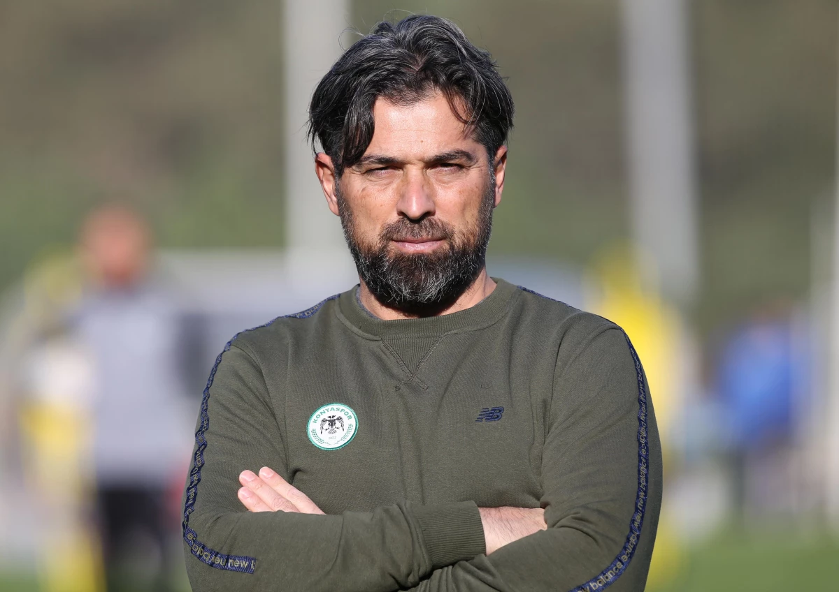 Konyaspor Teknik Direktörü İlhan Palut, takımının üst sıralarda kalmasını istiyor Açıklaması