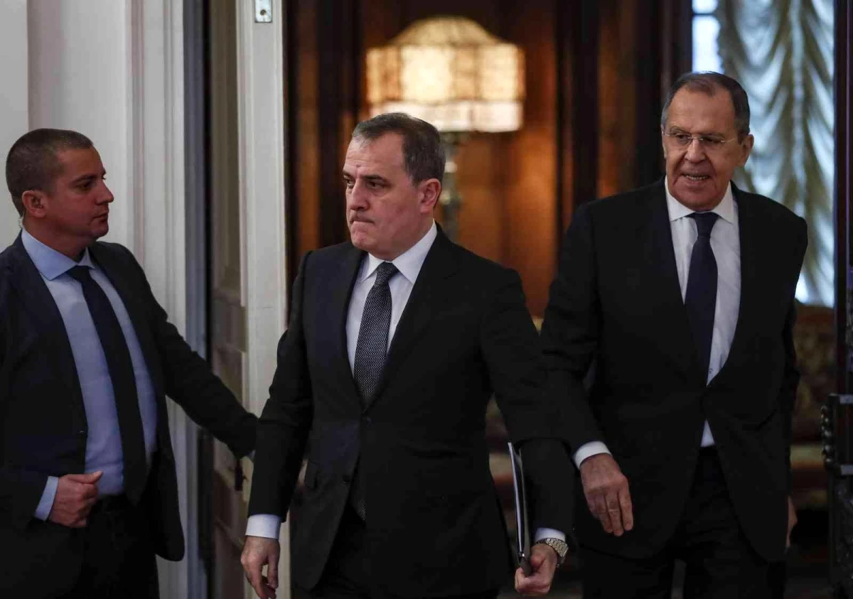 Lavrov ve Bayramov imzalanan kritik anlaşmaları görüştü