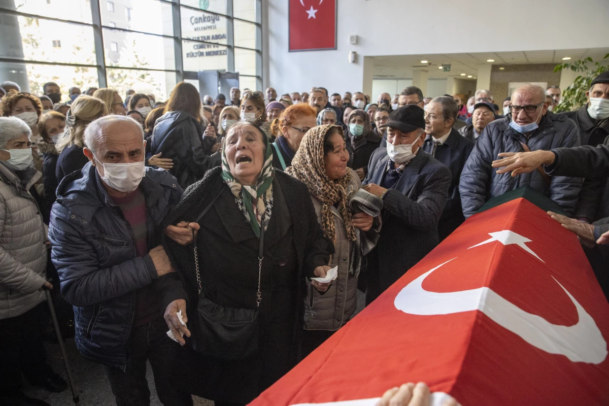 Oyuncu Özge Ulusoy\'un babası için Ankara\'da cenaze töreni düzenlendi