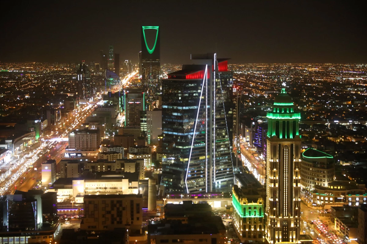 Riyad\'ın Gece Manzarası Nefes Kesiyor