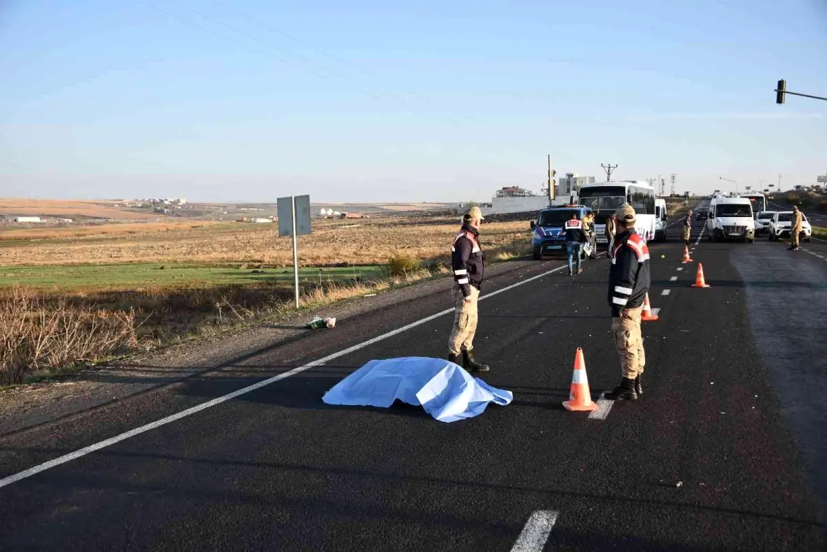 Siverek\'te minibüsün çarptığı işçi hayatını kaybetti